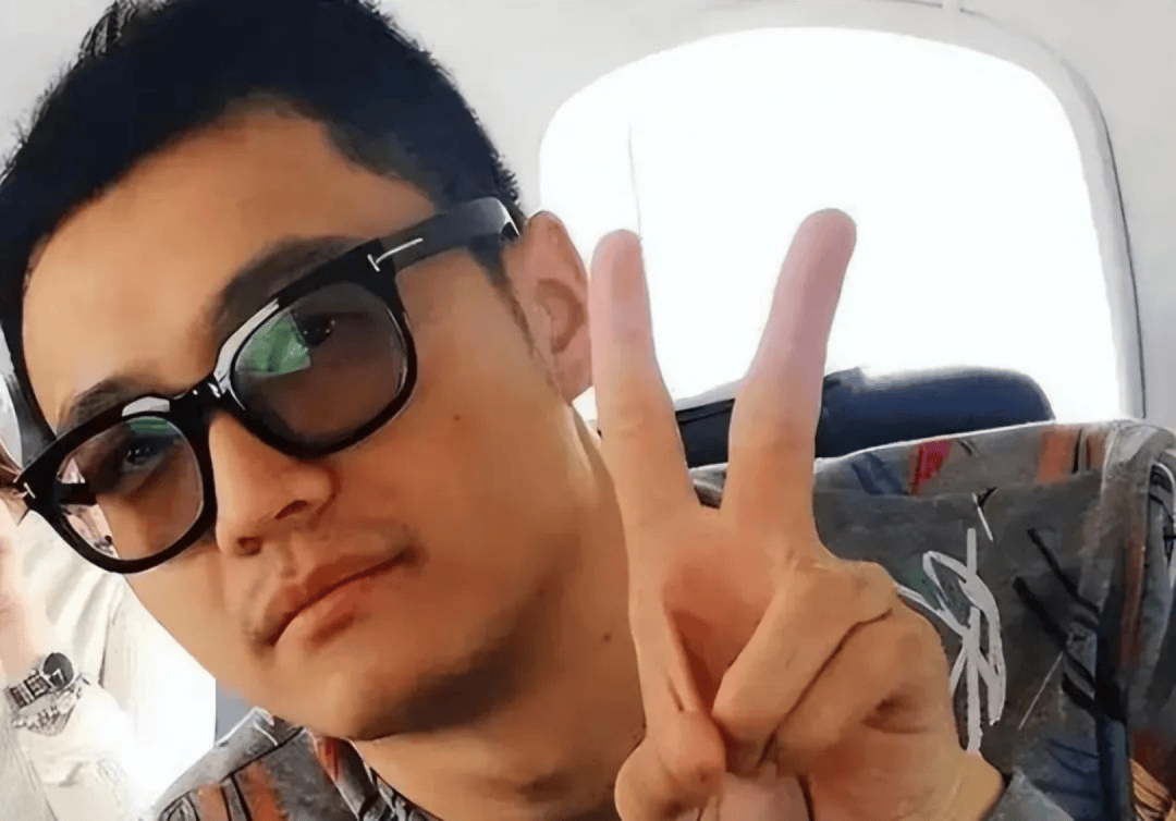 淳朴接地气在与马蓉的婚姻里被质疑“装傻”12年真的吗？j9九游会网站入口42岁王宝强回农村过年穿棉衣配拖鞋(图8)