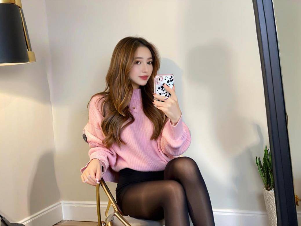 神秘性感简直是职场女性的搭配利器！九游会·j9网站经典黑色粗跟单鞋(图2)